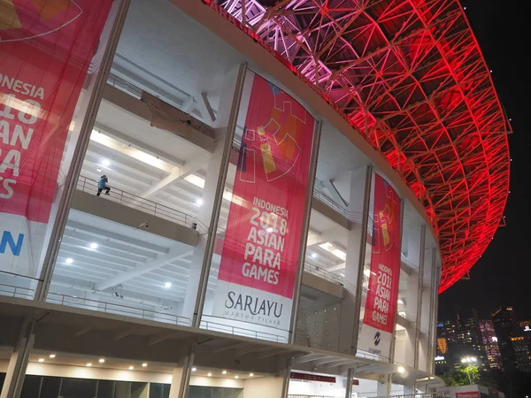 Jakarta Indonésia Outubro 2018 Luzes Coloridas Iluminam Fachada Estádio Principal — Fotografia de Stock