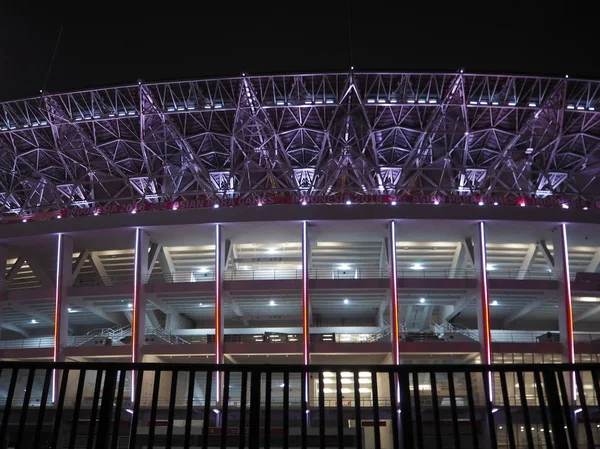 カラフルなライトが座カルノ Gbk メイン スタジアムの正面を照らすジャカルタ インドネシア 2018 — ストック写真