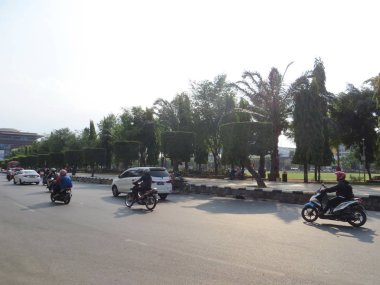 Semarang, Endonezya - 28 Ekim 2018: Jalan Simpang Lima trafiği.