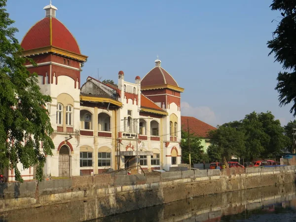 スマラン インドネシア 2018 オランダ植民地古い建物コタ ラマの川岸に — ストック写真