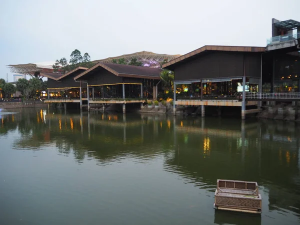 Tangerang Indonésie Octobre 2018 Restaurant Bord Lac Breeze Sinarmas Land — Photo