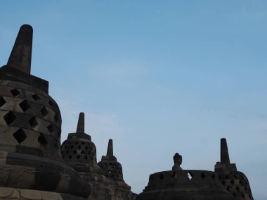 Magelang, Endonezya - 30 Ekim 2018: Borobudur Tapınağı sabahları. Borobudur dünyanın en büyük Budist anıt, bir antik sitesi yaygın olarak dünyanın yedi harikasından biri olarak kabul olduğunu.