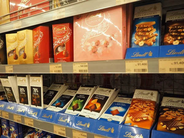 Tangerang Indonesia Diciembre 2018 Varios Tipos Chocolate Lindt Estante Supermercado —  Fotos de Stock