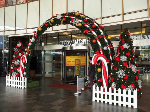 タンゲラン インドネシア 2018 クリスマスのテーマの装飾とスマレコン モール スルポンの入口ドア — ストック写真