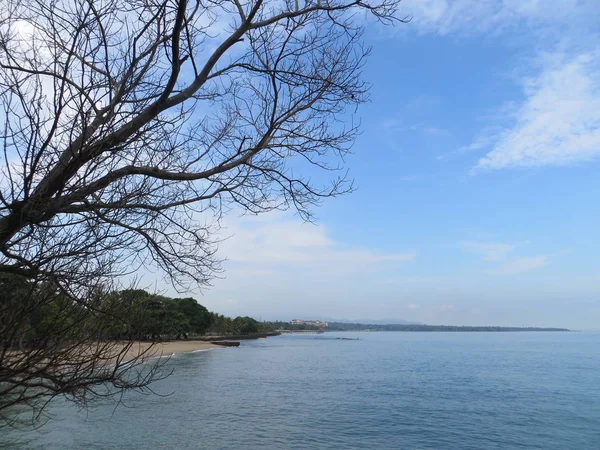 Laut Selat Sunda Yang Tenang Dengan Langit Biru Yang Cerah — Stok Foto