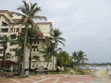 Anyer, Endonezya - 26 Haziran 2018: Marbella Anyer otel, İspanyol tarzı Java deniz manzaralı bina.