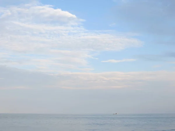 Mer Calme Détroit Sonde Avec Ciel Bleu Clair — Photo