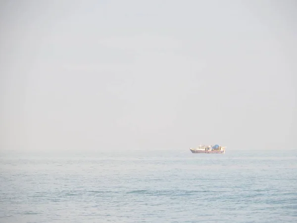 Mer Calme Détroit Sonde Avec Ciel Bleu Clair — Photo