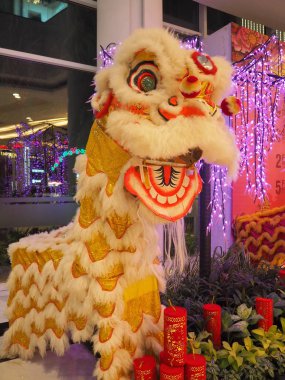 Tangerang, Endonezya - 1 Şubat 2019: Çin aslan maskesi (Endonezya: barongsai) Çin yeni yılı dekorasyon alışveriş merkezi için.