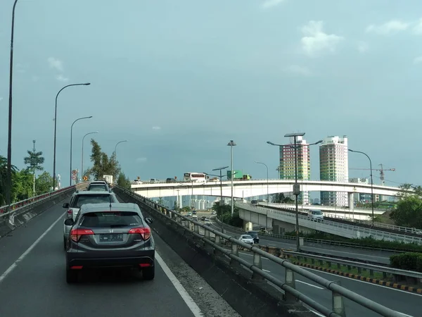 Jacarta Indonésia Janeiro 2018 Carros Sobem Lentamente Para Estrada Pedágio — Fotografia de Stock