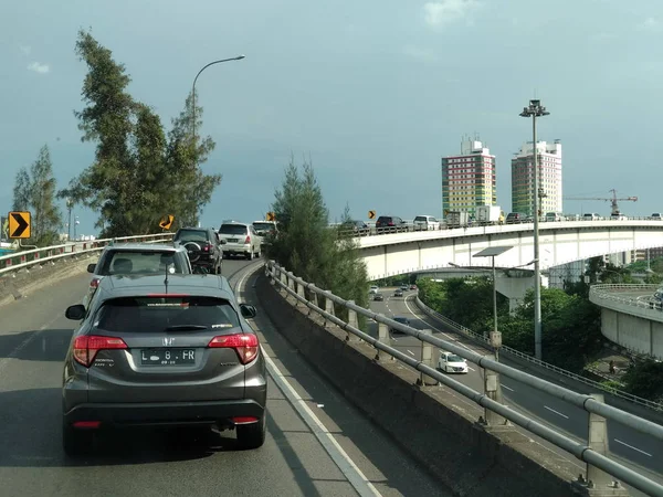 Jacarta Indonésia Janeiro 2018 Carros Sobem Lentamente Para Estrada Pedágio — Fotografia de Stock