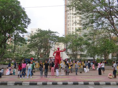 Tangerang, Endonezya - 21 Ekim 2018: Kalabalık insan faaliyetlerini Taman Potret (dikey Park olması).