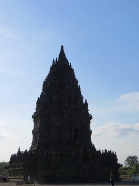Yogyakarta, Endonezya - 31 Ekim 2018: Turist Prambanan tapınağı ziyaret etti. Prambanan Tapınağı bileşikler Shiva için Endonezya adanmış en büyük Tapınağı bileşik olduğunu.