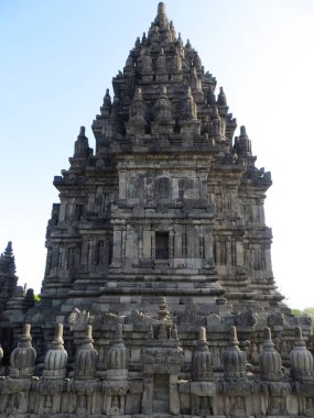 Yogyakarta, Endonezya - 31 Ekim 2018: Kabartma heykeller Prambanan tapınak duvarına.