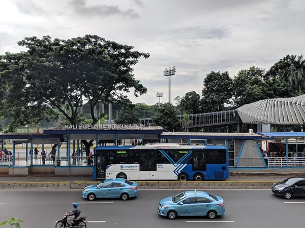 자카르타 인도네시아 2019 Transjakarta Karno Gbk 정류소에서 승객을 — 스톡 사진