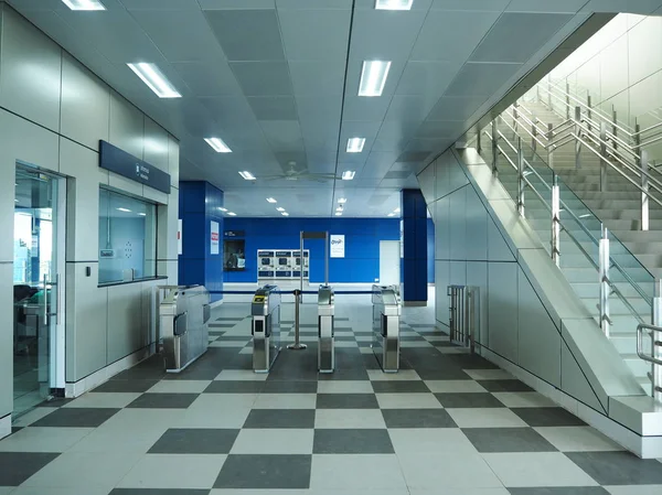 Jakarta, Endonezya - 23 Mart 2019: Fatmawati Mrt istasyonu koridor.