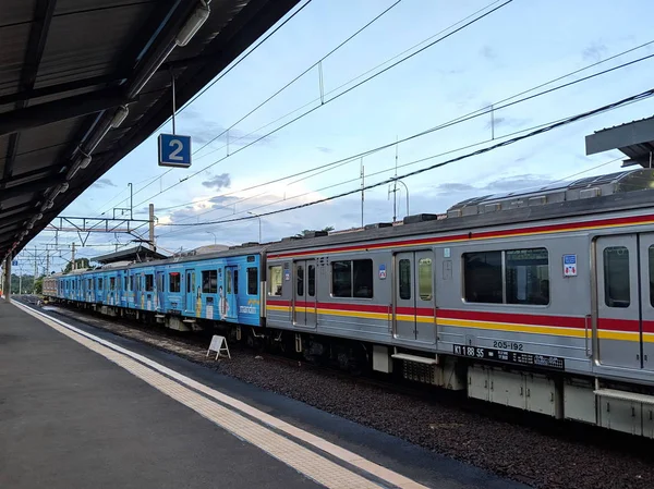 Serpong Indonesien Mars 2019 Närtrafikens Tåg Anländer Vid Cisauk Station — Stockfoto