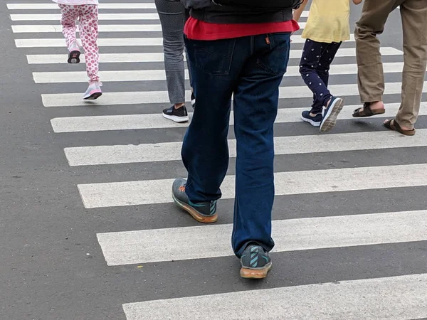 Jakarta Indonesien Februari 2019 Vissa Människor Går Pelikan Korsning Jalan — Stockfoto