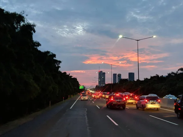 Yakarta Indonesia Febrero 2019 Los Coches Suben Lentamente Por Autopista — Foto de Stock