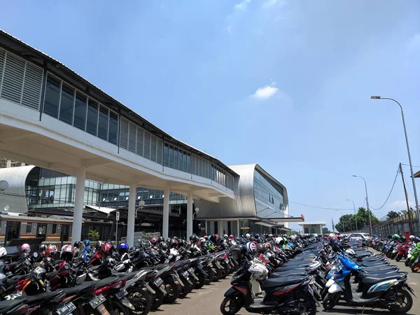 Serpong Kwietnia 2019 Motocykle Parking Stacji Cisauk — Zdjęcie stockowe