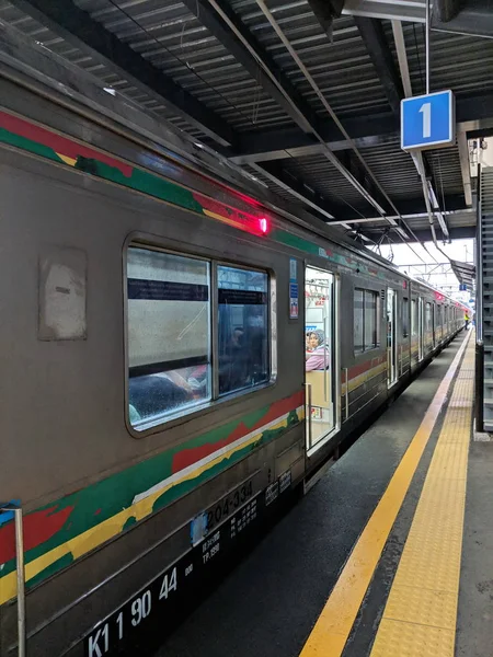 Serpong Indonésia Abril 2019 Trem Linha Transporte Que Parte Estação — Fotografia de Stock
