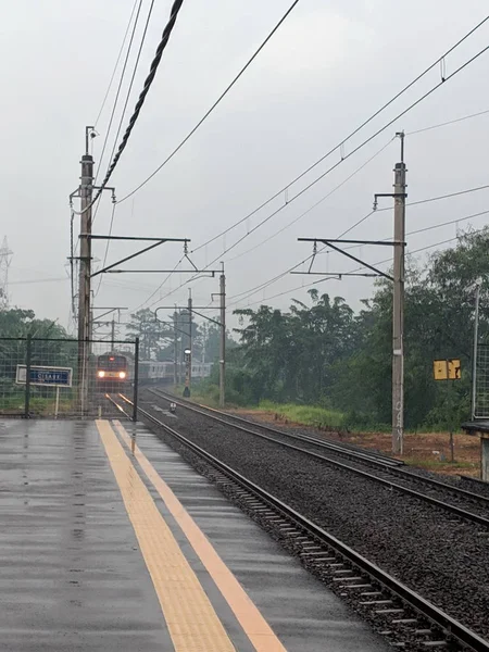 Serpong Indonésia Abril 2019 Chega Trem Linha Passageiros Estação Cisauk — Fotografia de Stock