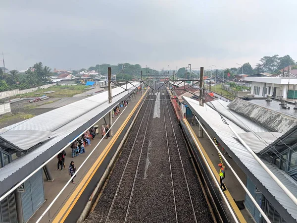 Serpong, Endonezya-7 Nisan 2019: Cisauk ıstasyonunun demiryolu parçaları.