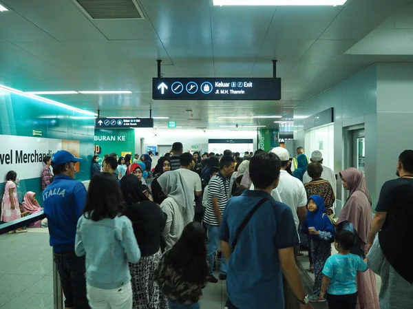 Jakarta Indonésie Dubna 2019 Shluk Lidí Východu Nádraží Bundaran Mrt — Stock fotografie