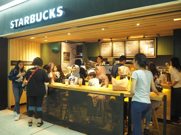 Jacarta Indonésia Abril 2019 Pessoas Bebem Pouco Starbucks Bundaran Mrt — Fotografia de Stock
