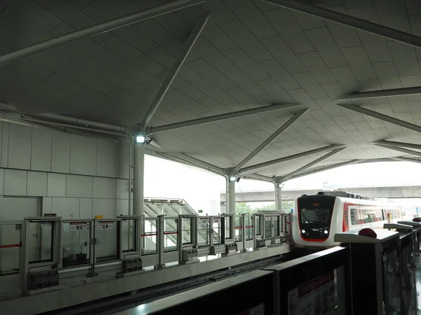 Джакарта Индонезия Июня 2019 Года Поезд Lrt Jakarta Прибывает Бульвар — стоковое фото