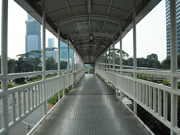 Jakarta Indonésie Juin 2019 Pont Piétonnier Sur Dukuh Atas Reliant — Photo