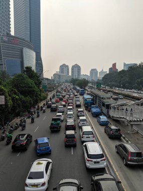 Jakarta, Endonezya -4 Ağustos 2019 : Slipi ilçesinde Jalan S Parman trafiği.