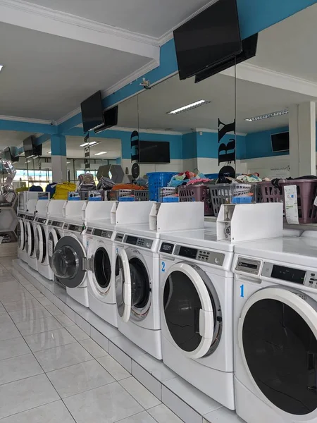 Denpasar Bali Indonézia Szeptember 2019 Sor Mosoda Mosógépek Citycoin Laundromat — Stock Fotó