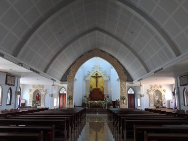 Badung, Bali, Endonezya - 26 Eylül 2019: Puja Mandala Tapınak Kompleksindeki tüm uluslar kilisesinden Mary Lady. Bu eşsiz kompleks, her biri farklı bir din için beş ibadet yeri içerir..