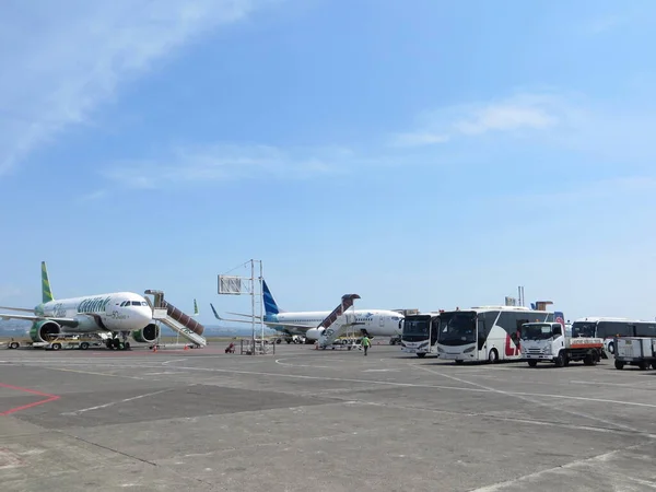 Denpasar Indonésie Září 2019 Některá Letadla Provozují Aktivity Odbavovací Ploše — Stock fotografie