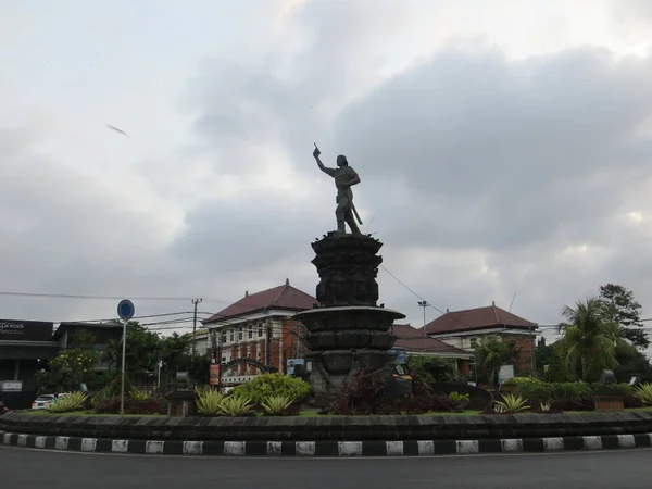 印度尼西亚登巴萨 Denpasar Indonesia 2019年9月19日 日本海军上尉 Kapten Japa 在顿达伦 Renon Roundabout — 图库照片