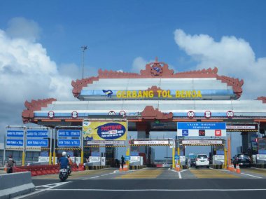 Badung Bali, Endonezya - 26 Eylül 2019: Bali Mandara Geçiş Yolu Gerbang Tol Benoa.