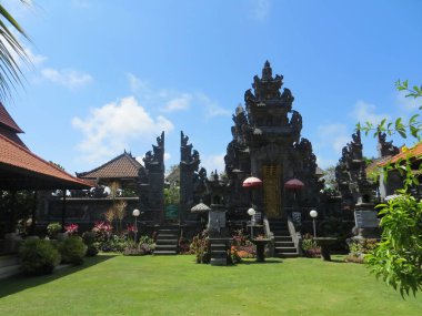 Badung, Bali, Endonezya - 26 Eylül 2019: Pura Jagat Natha Nusa Dua, Puja Mandala Tapınak Kompleksi. Bu eşsiz, manzaralı kompleks her biri farklı bir din için beş ibadethane barındırıyor..