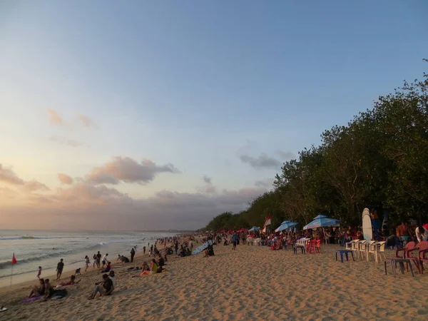 Badung Bali Indonezja Września 2019 Niektórzy Ludzie Uprawiają Działalność Plaży — Zdjęcie stockowe