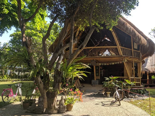 デンパサール インドネシア 2019年9月29日 サヌールビーチエリアにある自然竹の家 — ストック写真
