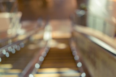 Alışveriş alışveriş merkezinde yürüyen bulanık görüntü saklamak için arka plan kullanımı