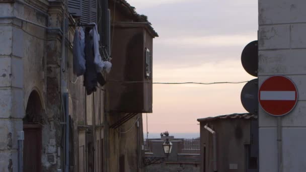 Ρούχα Στον Αέρα Ένα Δρόμο Της Νάπολης Αυτό Κλιπ Γυρίστηκε — Αρχείο Βίντεο