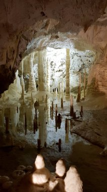 İnanılmaz Frasassi'nın mağara onun büyük 5 oda ve uzun stalactities ile