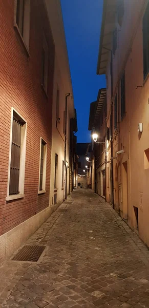 tipik bir folkloristic sokakta bulunan bir tarihi merkezi, Fano, İtalya