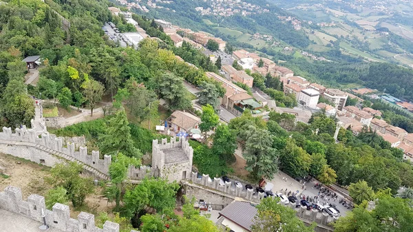 Büyük kuleleri marche bölgesi, İtalya ile antik kale ile muhteşem manzara