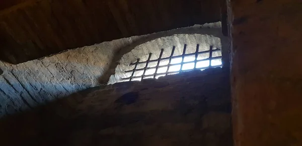 Antiguas Cárceles Aterradoras Castillo Italiano Con Vistas Través Los Bares —  Fotos de Stock