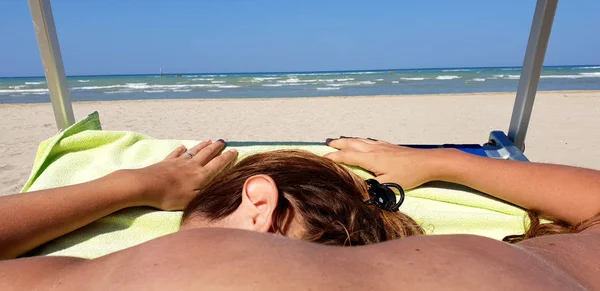 Słoneczny Dzień Lecie Całkowity Relaks Włoskiej Plaży Nad Adriatykiem Obraz Stockowy