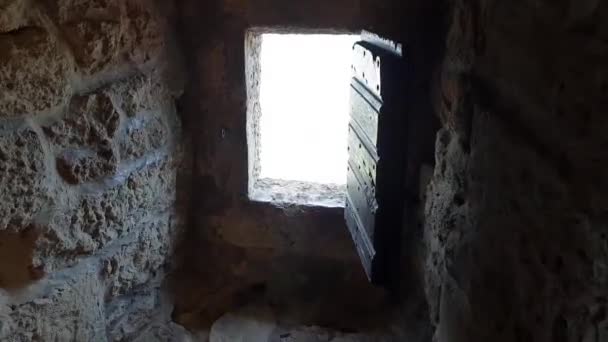 Antiguas Cárceles Aterradoras Castillo Italiano Con Vistas Través Los Bares — Vídeos de Stock