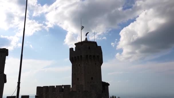 Antik Ortaçağ Talyan Kale Duvarına Tarihsel Harika Bir Site — Stok video