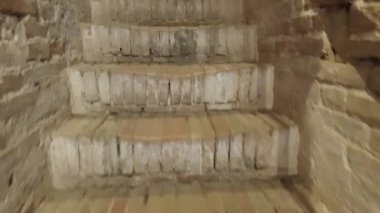 Antik kale ahşap merdiven